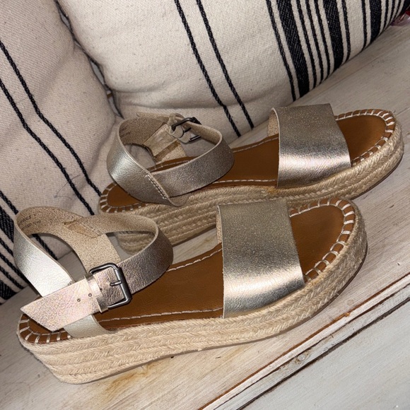 Universal Thread Shoes - Universal Thread Gold Metallic Espadrille Spring Summer Sandals 9.5